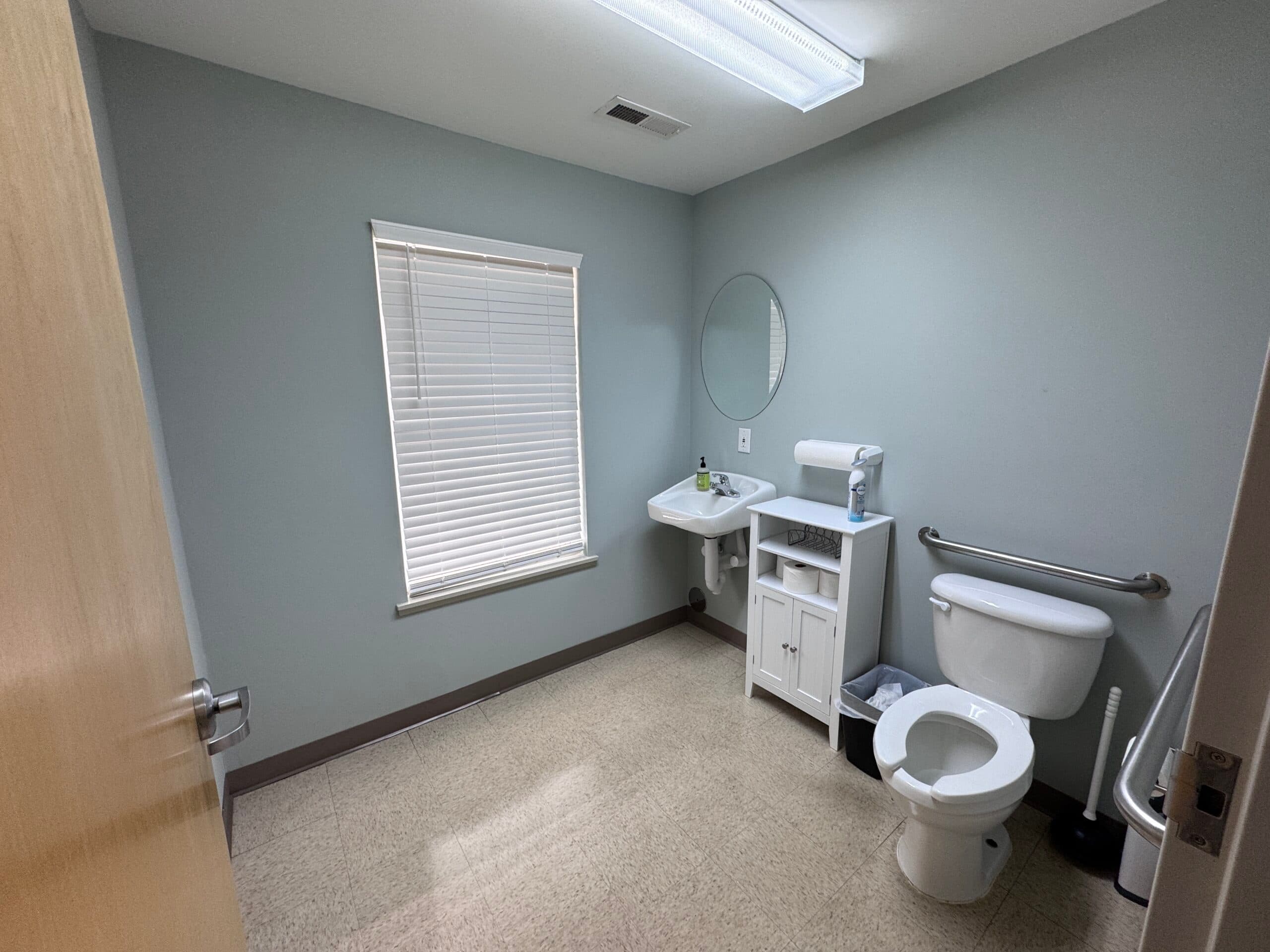 3 Office Suite- Seneca- Off HWY 123 photo 10