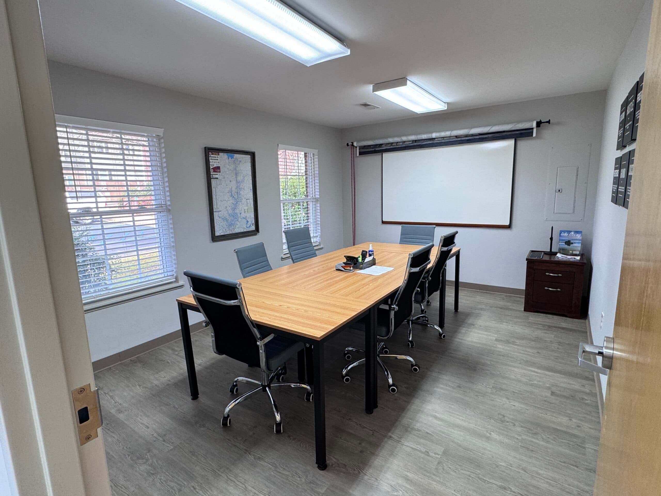 3 Office Suite- Seneca- Off HWY 123 photo 5