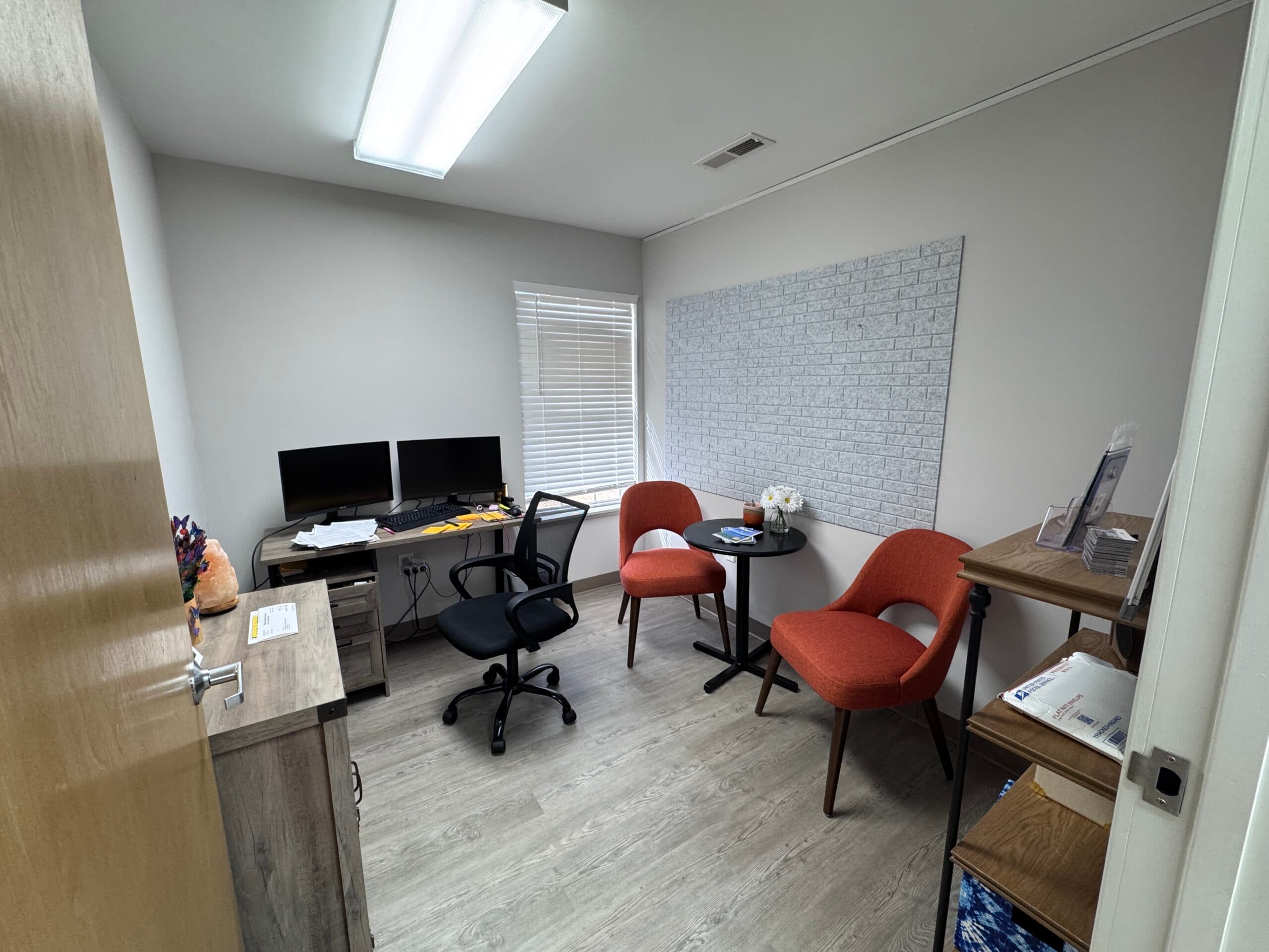 3 Office Suite- Seneca- Off HWY 123 photo 7