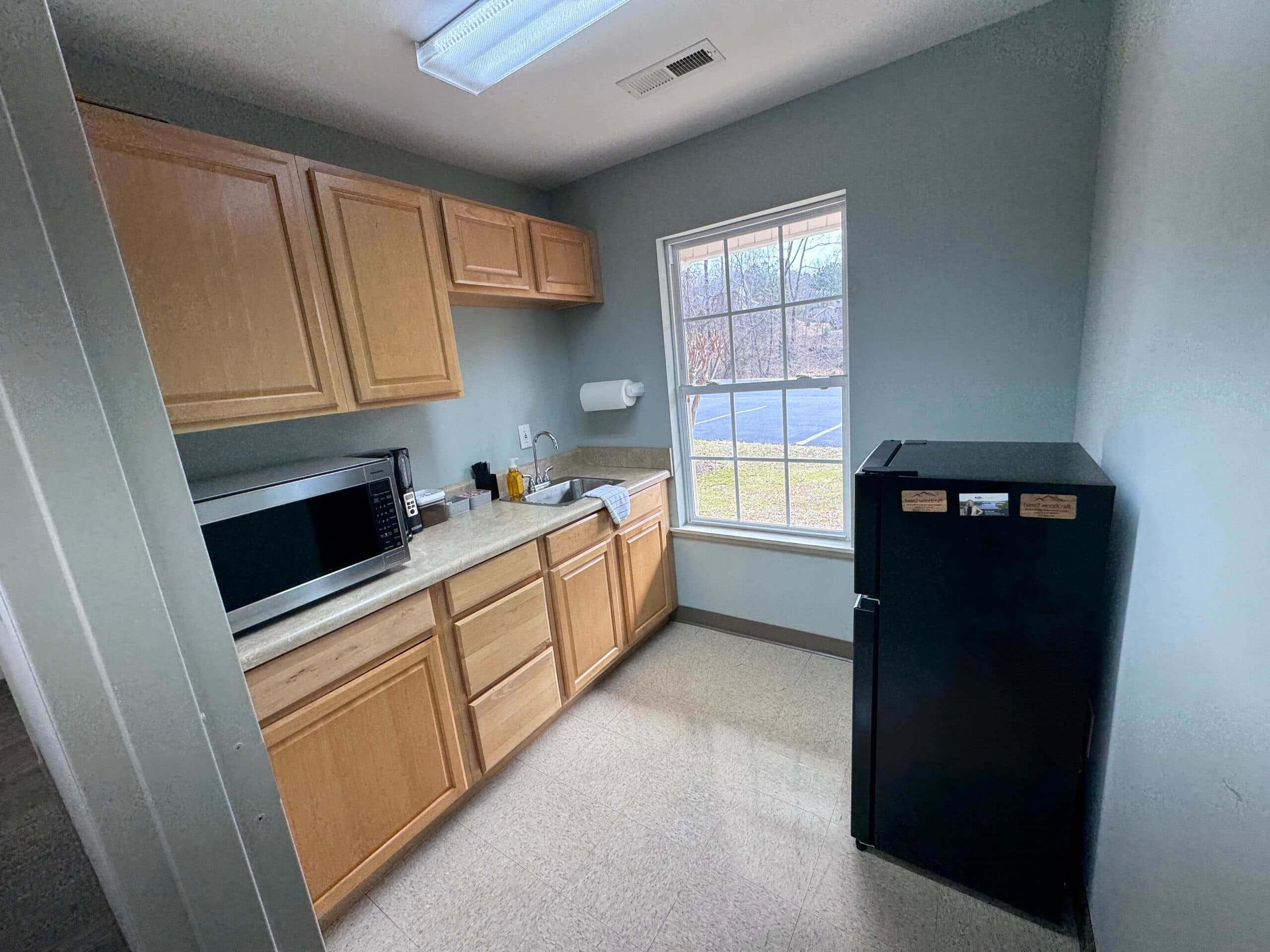 3 Office Suite- Seneca- Off HWY 123 photo 9